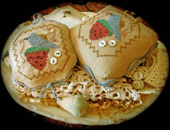 Stitching Things Pincushion-Homespun Elegance-