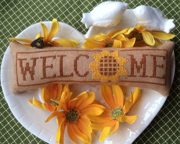 Wee Welcome-August Sunflower-Needle Bling Designs-