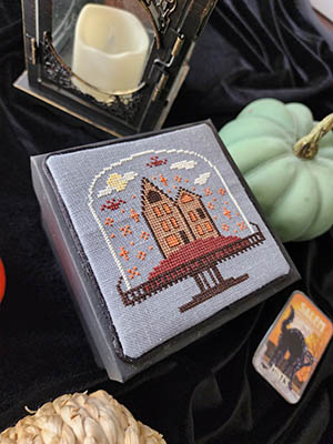 Haunted House-Apple Harvest Designs-